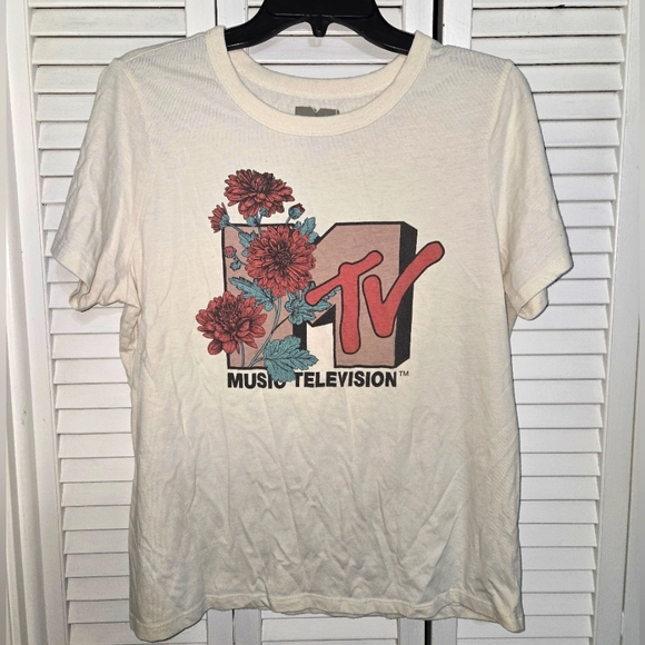 MTV Women's L Graphic Tee - Picture 2 of 10